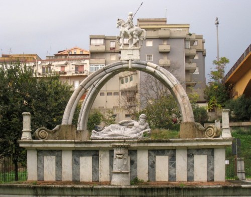 Sassari - Fontana del Rosello: la statua di S. Gavino
