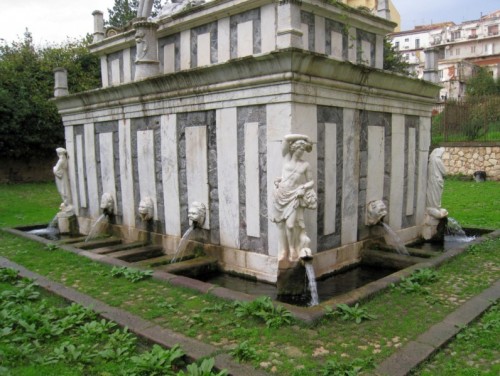 Sassari - Fontana del Rosello: la statua dell'autunno