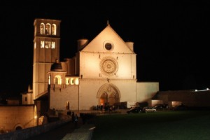 Assisi, la notte è color seppia