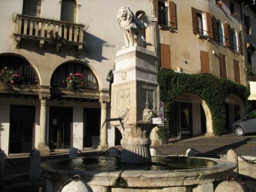 Asolo - Fontana di Piazza Maggiore