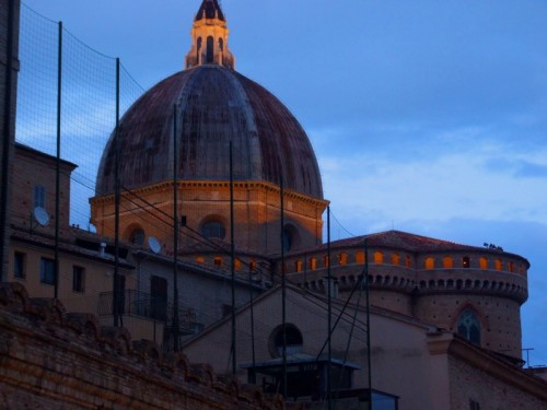 Loreto - Basilica al calar della sera