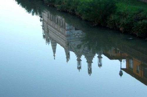 Pisa - Lo specchio di N.S. della Spina in Arno