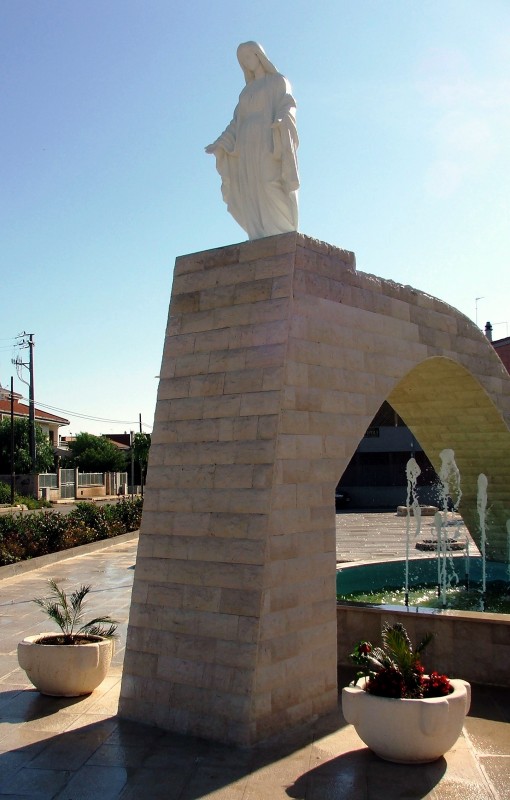 ''Fontana con Madonna di giorno'' - Casamassima