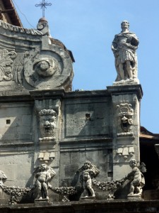 Acireale - San Sebastiano, particolare con voluta