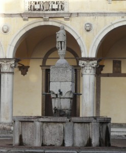 Fontana di San Joatà in Piazza Duomo