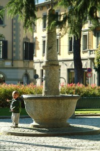 Fontana in pietra presso il Giardino di Palazzo Sassi a Sondrio