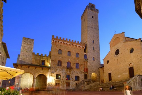 San Gimignano - Piazza Duomo al crepuscolo