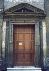 Il portale. Giulianello, San Giovanni.