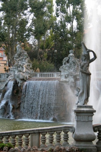 Torino - Fontana dei Dodici Mesi,Parco del Valentino, Città di Torino Torino - Fontana dei Dodici Mesi,Parco del Valentino, Città di Torino
