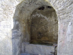 antica fontana all’interno delle mura del forte