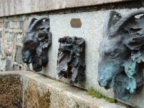 Caprezzo - fontana dei caduti 1915-18