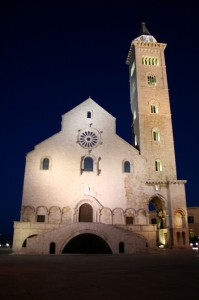 Trani la cattedrale di notte