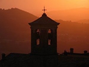 chiesa al tramonto