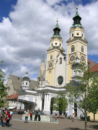 Bressanone - Veduta estiva del Duomo Bressanone - Veduta estiva del Duomo