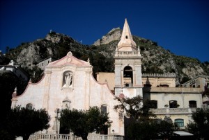 chiesa in piazza di taormina