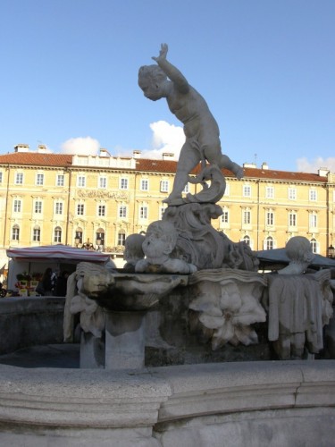 Trieste - Giovannin de Ponterosso guarda le "venderigole" in piazza