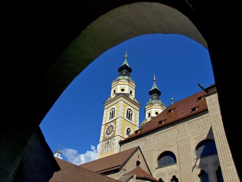 Bressanone - il duomo di Bressanone visto dal chiostro