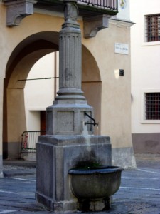 Fontana in piazza della Cisterna