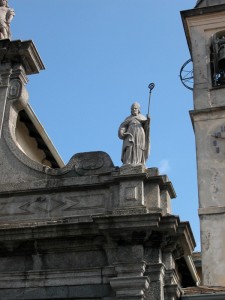 Como, S. Giorgio - facciata: statua di S.Eutichio