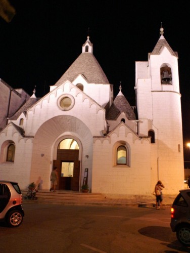 Alberobello - Chiesa a trullo Alberobello - Chiesa a trullo
