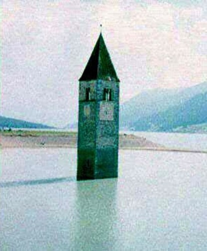 Curon Venosta - Chiesetta immersa nel lago di Curon