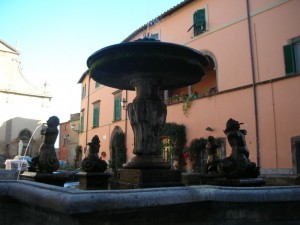 Fontana davanti al Duomo di Tuscania