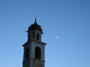 il campanile e la luna