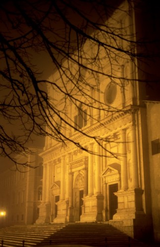 L'Aquila - San berbardino avvolta dalla nebbia