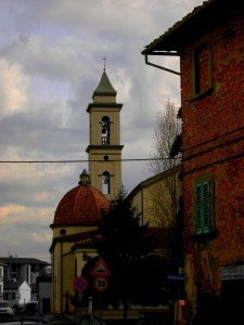La chiesa di Santa Maria immersa nella vita comune
