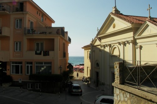 Castellabate - La Chiesa in spiaggia