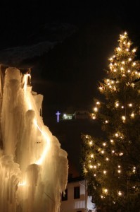 Moena - Fontana ghiacciata a Natale