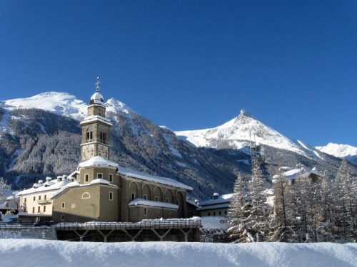 Cogne - Chiesa di Cogne sotto la neve