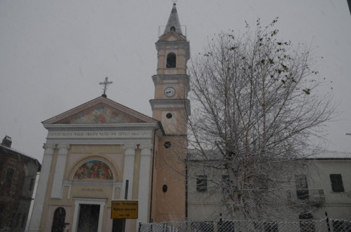 Azeglio - Chiesa durante nevicata
