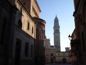 Sbirciando dietro il Duomo di Parma