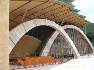 Facciata della chiesa realizzata da Renzo Piano per San Pio da Pietrelcina  a San Giovanni Rotondo