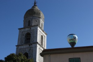 Campanile chiesa di San Nicola con mongolfiera