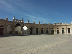 Ispica, Loggiato del Sinatra, antistante la Basilica di S. Maria Maggiore