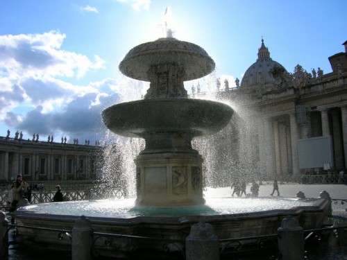 Roma - Fontana Piazza San Pietro