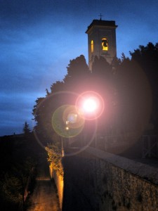 Il campanile della chiesa di Montescudaio