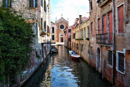 Venezia - Una chiesa sul rio Venezia - Una chiesa sul rio