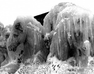 Fontana del Nettuno ghiacciata