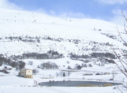 Santo Stefano di Sessanio - Chiesa nella neve