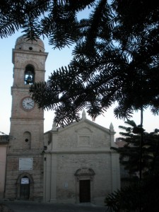 Dietro l’albero di natale