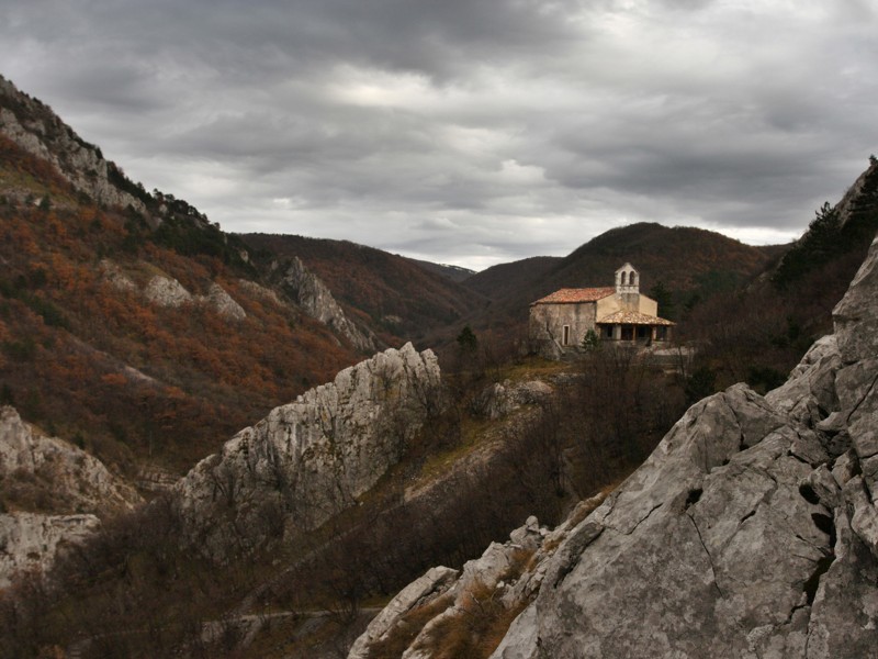 ''La chiesetta di Siaris accanto al crinale che fu di Emilio Comici'' - San Dorligo della Valle-Dolina