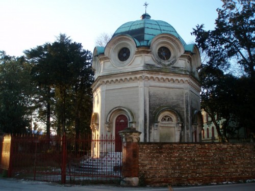 Paese - "Chiesetta di villa Onesti"