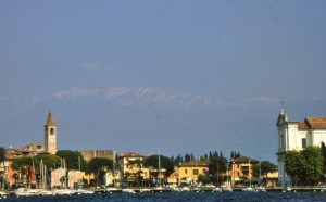 Una di fronte all’ altra