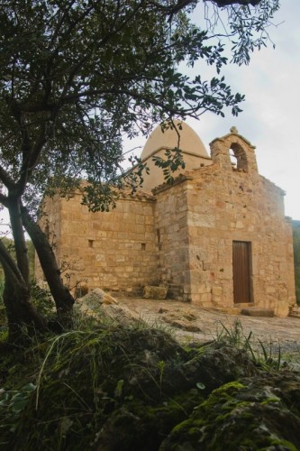 Nuxis - Chiesa romanica di S.Elia Nuxis - Chiesa romanica di S.Elia