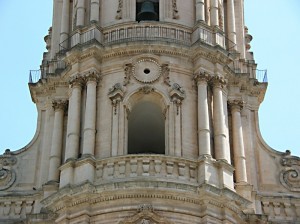 Un perfetto gioco plastico di luci ed ombre