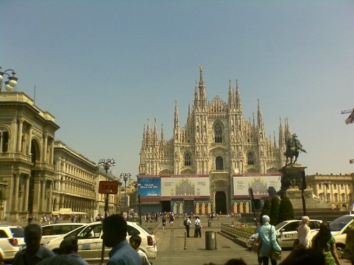 Milano - Il Duomo visto dal telefonino