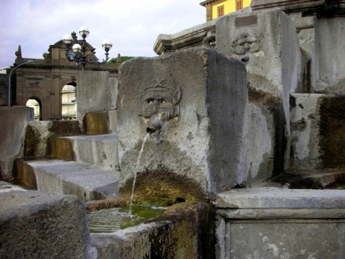 Viterbo - Fontana di Piazza della Rocca